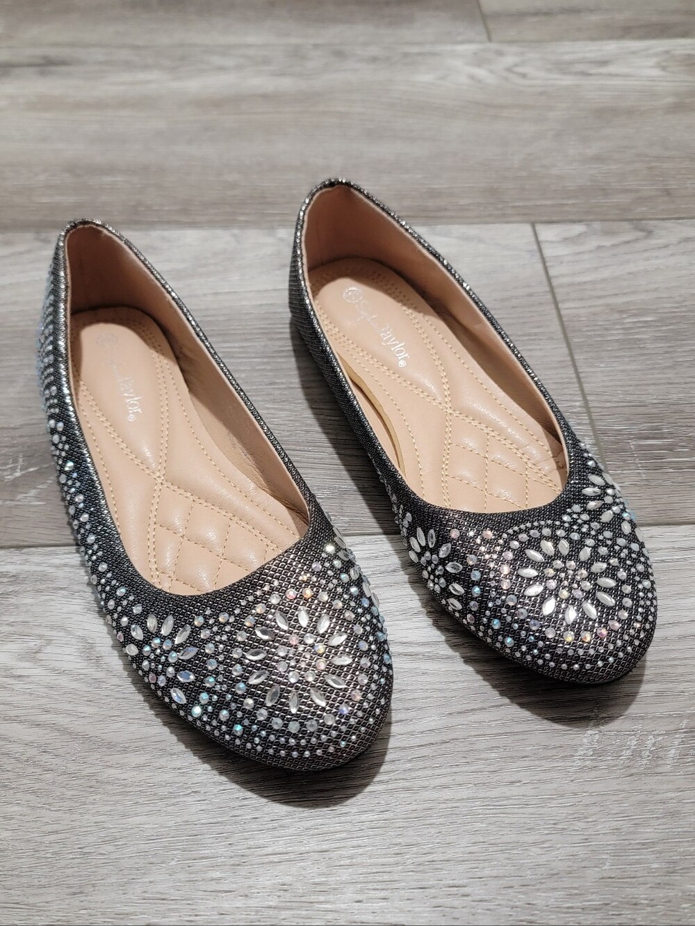 Sophia Taylor Womens Embellished Gray Crystal Ballet Flats (Sz 10)
